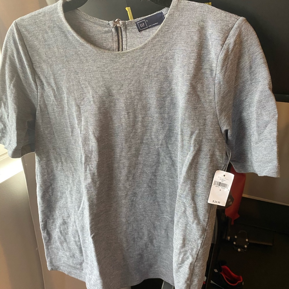 Gap Back Zippered Grey Top